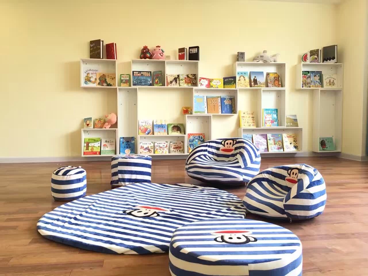 广州多力国际幼儿园-书屋装饰